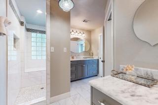 Opulent Waterfront 118B - Burnet - 1