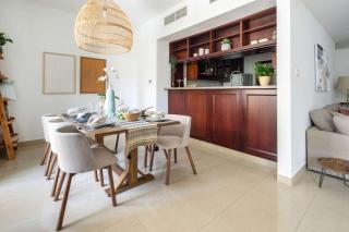 Frank Porter - Arno A - Dubai - 1