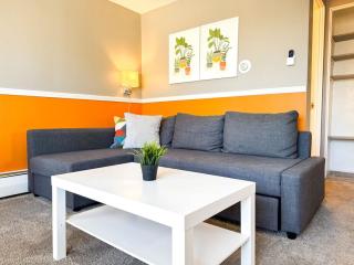 4 Apartments with 4 Bedrooms and Parking plus WIFI - 5
