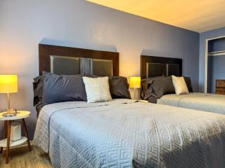 4 Large Apartments with 8 Bedrooms and Parking plus WIFI - 8