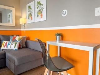 4 Large Apartments with 8 Bedrooms and Parking plus WIFI - 1