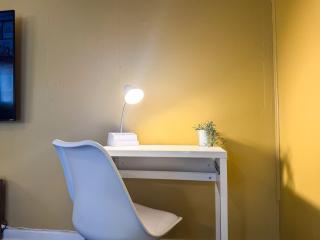 Sleeps 6 Homey 2 Bedroom with 5 Beds and WIFI - 5