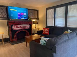 House with 11 Beds Sleeps 14 with Off Street Parking - 9