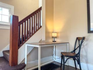 Spacious 3 Bedroom Sleeps 12 with 7 Beds plus Parking - 4