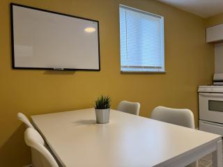 Cozy 2 Bedroom with 5 Beds plus Sofa Bed and WIFI - Pittsburgh - 4