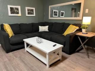 Crew Housing Sleeps 28 7BR with 15 Beds and 4 Baths - 1