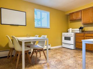 Sleeps 8 Charming 2 BR with 5 beds plus WIFI - 7