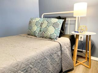 Spacious 3 Bedroom with 7 beds plus Sleeps up to 10 - - 2