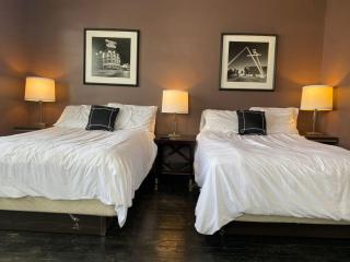 Rare Find Sleeps 16 with 9 Beds 6BR plus WIFI - 9