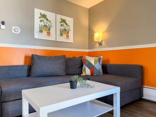 Sleeps 4 Charming 1 Bedroom with 2 Beds plus WIFI - 8