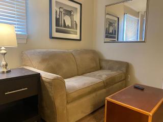 Crew Housing Sleeps 8 with 6 Beds plus 4 Bedrooms - Dayton - 0
