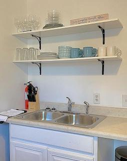 Crew Housing Sleeps 8 with 6 Beds plus 4 Bedrooms - Dayton - 4