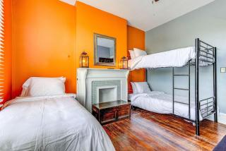 Downtown Mansion with 7 Bedrooms 2.5 Baths Sleeps 20 - Cincinnati - 1