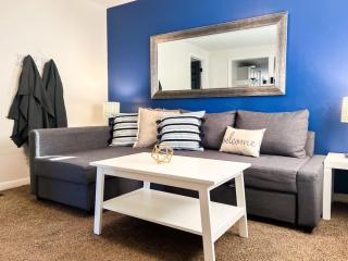 Sleeps 21 8 BR with 16 Beds and Large Driveway plus WIFI - Indianápolis - 1