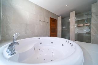 Luxury 4 Bedrooms 800 square meters of large space Private swimming pool private kitchen service Family and friends vacation - - 6