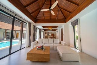 Luxury 4 Bedrooms 800 square meters of large space Private swimming pool private kitchen service Family and friends vacation - - 9