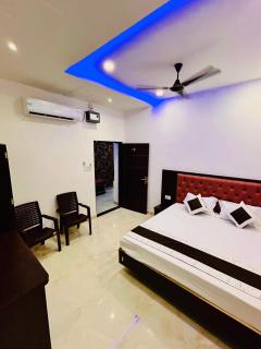 shivansh venktesh vilas - Varanasi - 0