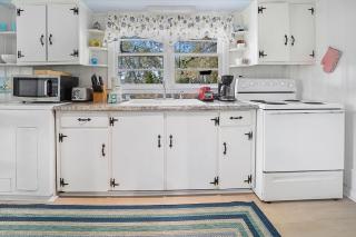 The Hemingway Cottage- 201 N Ocean - 1