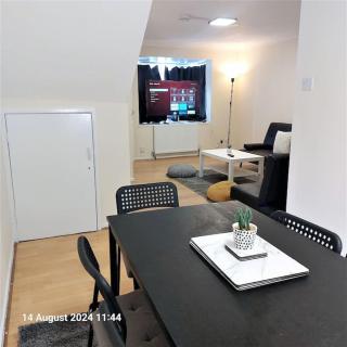 3 Bedroom House in Beckton London - Londra - 4