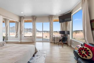 Page Arizona border town- Crimson Suite, Desert Canyon Getaway with views - Big Water - 2