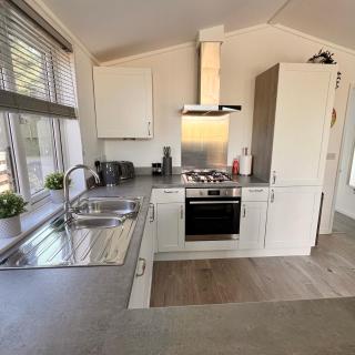 Willow's Lakeside Lodge With Hot Tub & Hi-Speed Wifi - 2