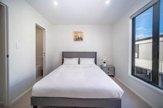 Brand new beautiful townhouse with two bedrooms and free parking - 9