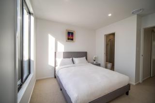 Brand new beautiful townhouse with two bedrooms and free parking - 8