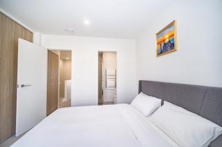 Brand new beautiful townhouse with two bedrooms and free parking - 6