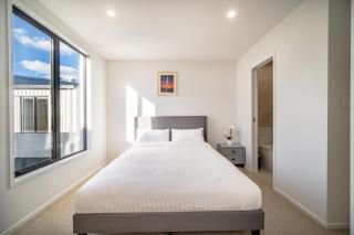 Brand new beautiful townhouse with two bedrooms and free parking - 1