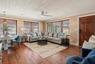 Stunning Coastal 3 Bedroom Beach Home! Sleeps 6 Guests! - Myrtle Beach - 0