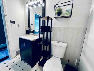 Downtown Home 10 Beds Sleeps 14 w Parking - 2