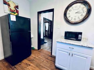 Downtown Home 10 Beds Sleeps 14 w Parking - 1