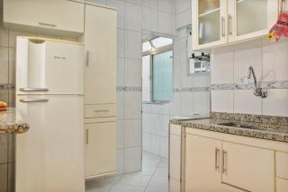 Ao lado da praia Enseada Espaçoso Iluminado - 4