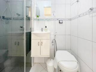 Ao lado da praia Enseada Espaçoso Iluminado - 2