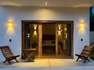 Casa Jubilee king suite main floor - 6