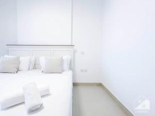 Luxurious 1BR Apt with Balcony in Production City - Dubai - 5