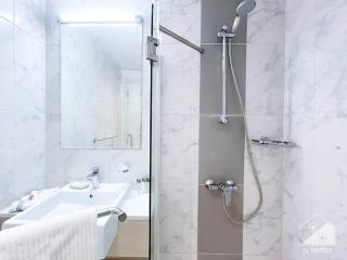 Luxurious 1BR Apt with Balcony in Production City - Dubai - 3