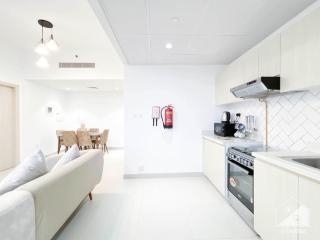 Luxurious 1BR Apt with Balcony in Production City - Dubai - 1