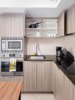 1BR with Sofa Bed that sleeps 3 by Yorkville! - 5