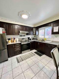 R3 Private Room Near Airport - Mississauga - 1