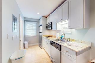 Immaculate Beach Condo - Dennis Port - 1