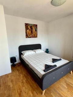 Urban Retreat - До Община Варна - Varna City - 1