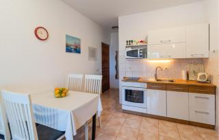 2 Bedroom Nice Apartment In Sutivan - 7