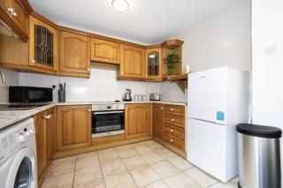 Cosy 4BR House near City Center - 9