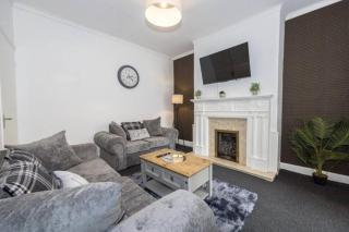 Cosy 4BR House near City Center - 3