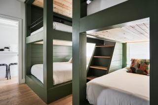 Stylish 3 Bed Retreat, Rooftop, Parking, Sleeps 10, Ensuite Baths, Bunk Room, Gourmet Kitchen, Cozy Living Space, Rooftop Views & Fire Table, Near Downtown, Distilleries & Marathon Village, 24 Hr Hospitality - 7