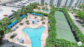 PROMO Komffy condo with 2 Queen Beds and panoramic view at Sunny Isles 10th floor - Sunny Isles Beach - 0