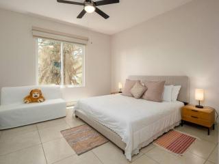 Luxury 3 Bedroom apartment - 9