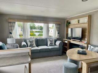 Pretty 2 Bedroom Caravan, South Cerney - South Cerney - 0