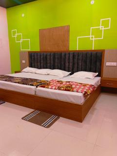 Grihalaxmi Paying Guest House - Varanasi - 8